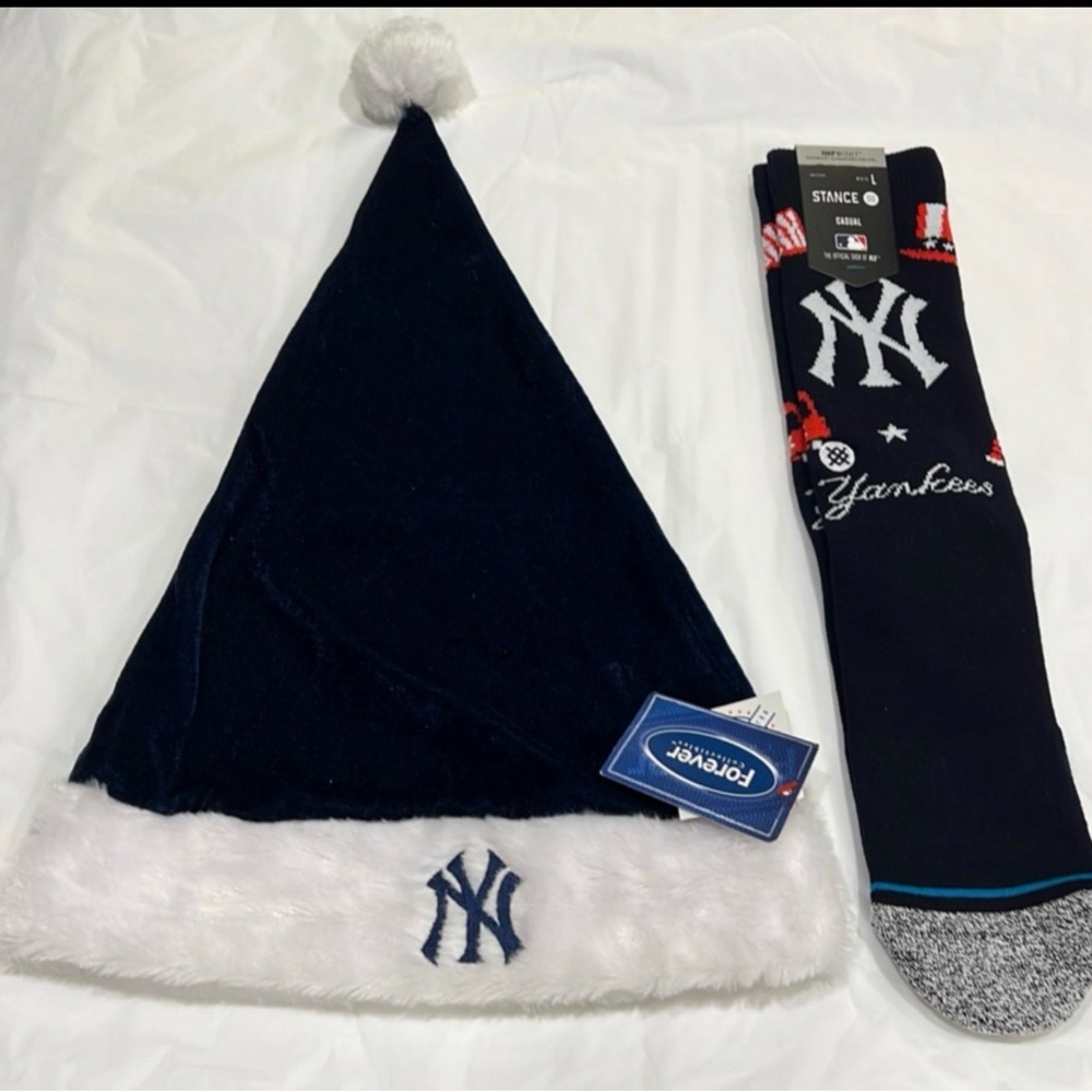 New York Yankees Santa Hat and Men’s Socks
